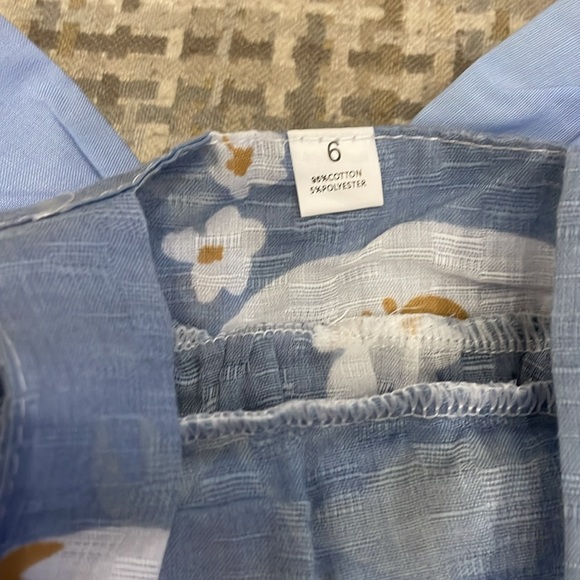 ❤️5/$20 Baby girl dress and hat - Picture 3 of 4